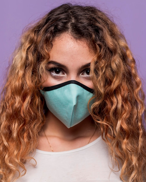 Free Photo portrait young woman wearing mask