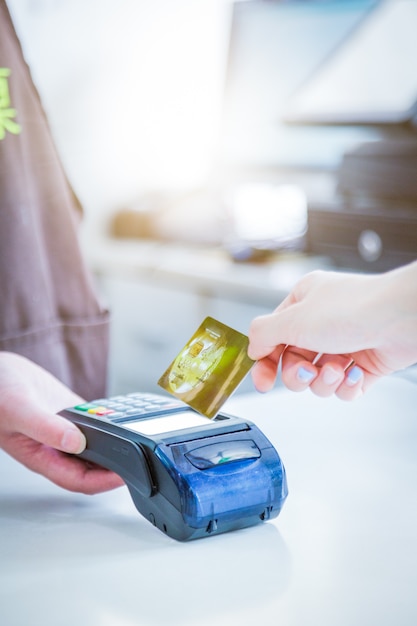 Free Photo pos credit card settlement instead of cash settlement