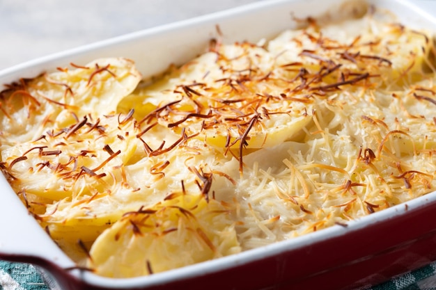 Free photo potato gratin baked with cream and cheese on wooden tablexa