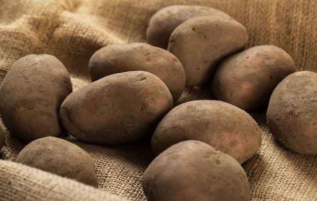 Free photo potatoes on blanket