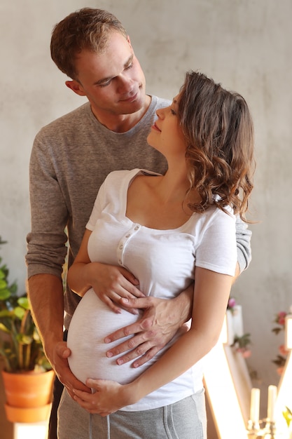 Free Photo pregnant couple