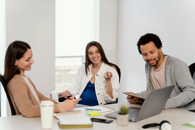 Pregnant woman talking to her coworker