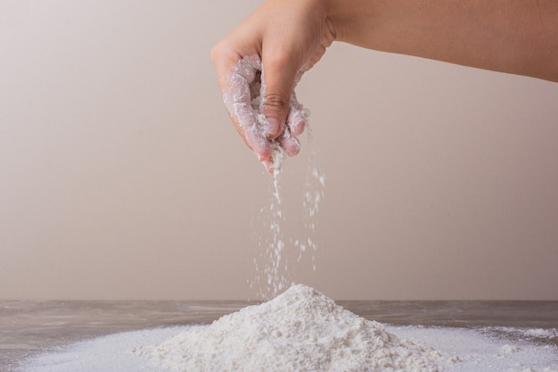 Free photo preparing all purpose flour to make dough