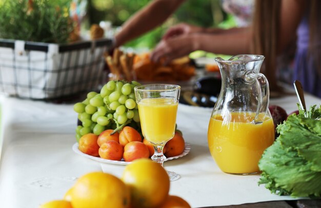 Preparing food for picnic