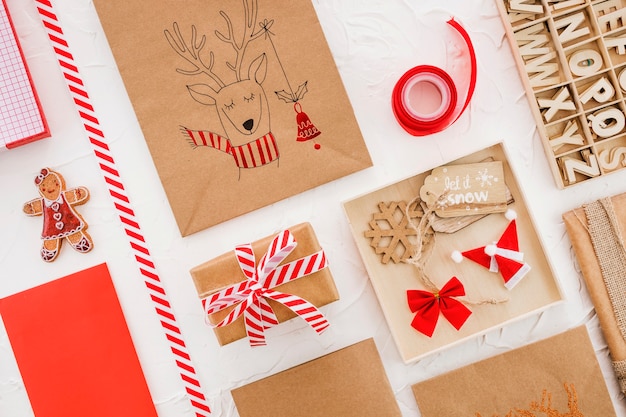 Free photo present box between christmas decorations