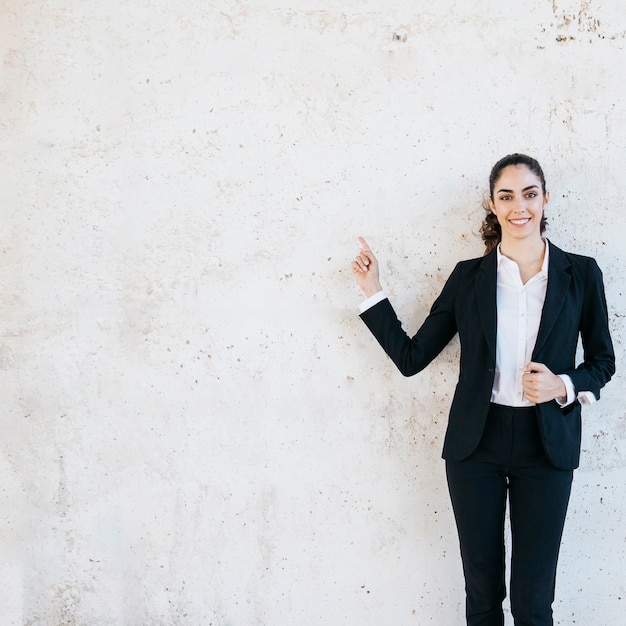 Presentation concept with smiling businesswoman