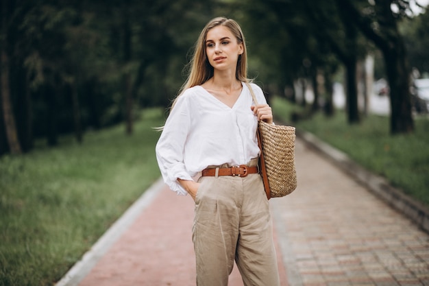 Free photo pretty blonde woman in park wearing summer look