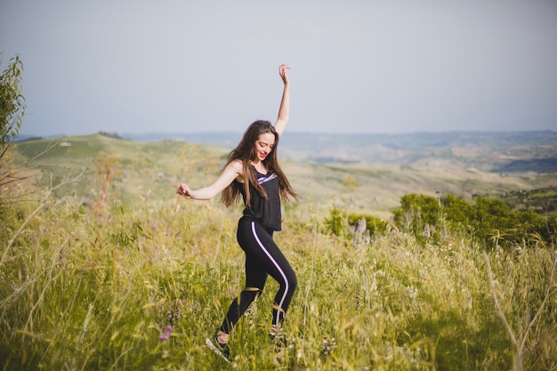 Free photo pretty woman dancing in nature