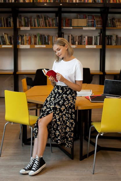 Free Photo pretty young woman reading a book