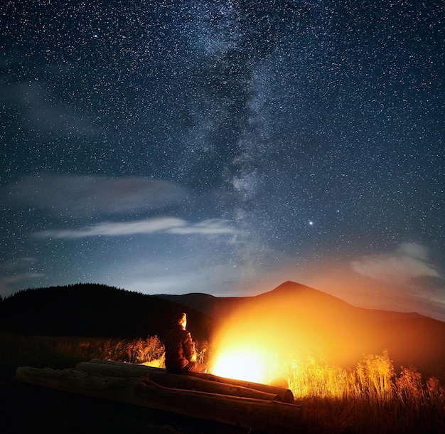 Free photo process enjoying incredible starry sky and nature