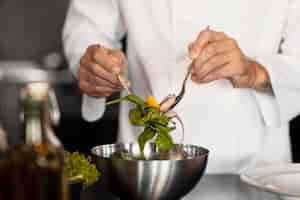 Free photo professional chef preparing food in the kitchen