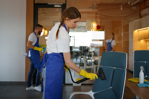 Free photo professional cleaning service people working together in an office