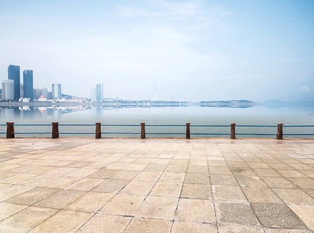 Free photo promenade with the sea background