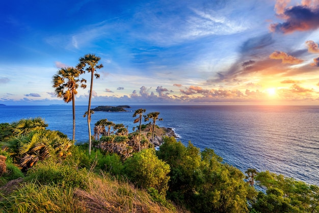 Free photo promthep cape viewpoint at sunset in phuket, thailand.