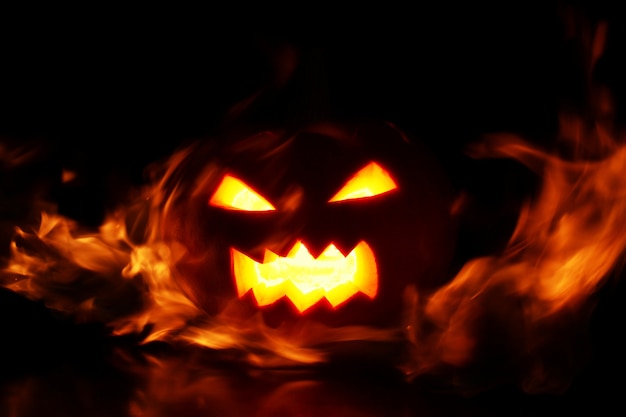 Free Photo pumpkin within flames