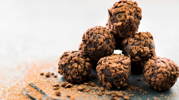 Free Photo pyramid of chocolate truffles with biscuit crumbs 