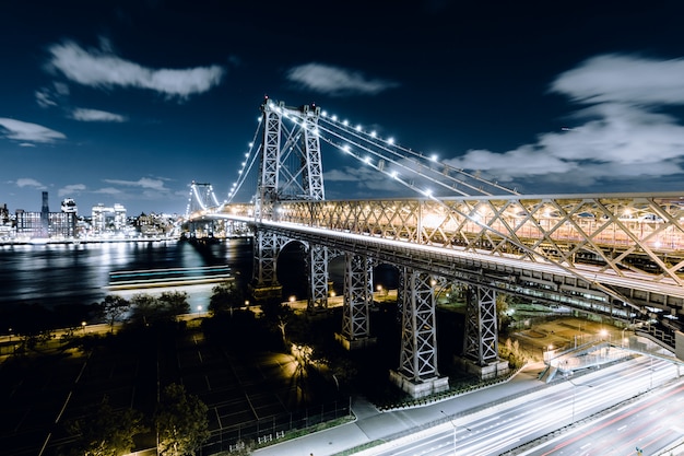 Free Photo queensboro bridge captured at night in new york city