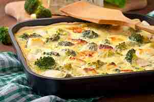 Free photo quiche with broccoli and feta cheese