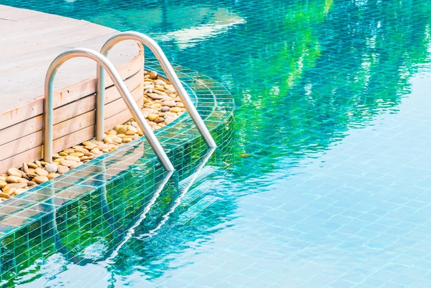 Quiet swimming pool with reflects