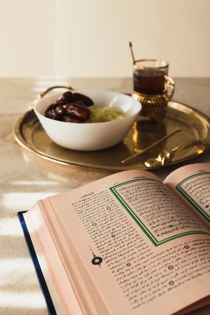 Free photo ramadan concept with open quran and dates