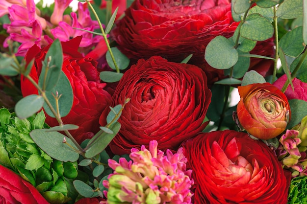 Ranunkulyus bouquet of red flowers 