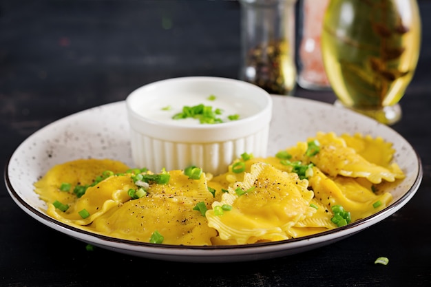 Free photo ravioli with spinach and ricotta cheese.