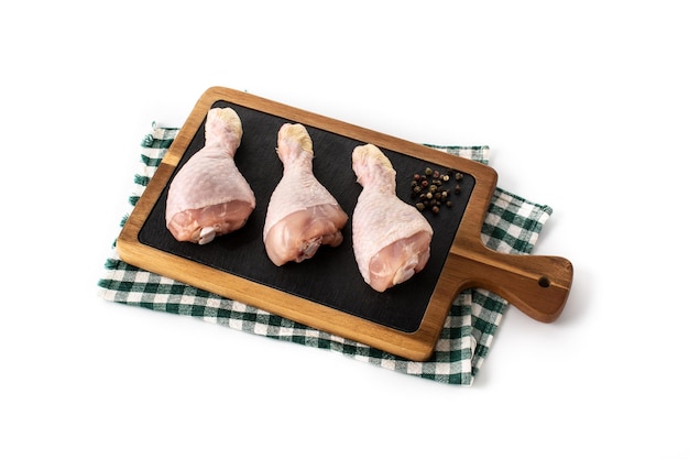 Free photo raw chicken meat legs on cutting board isolated on white background