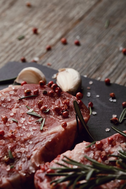 Free Photo raw meat with herbs and spices