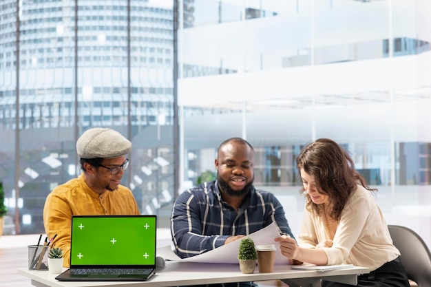 Free photo real estate agent reviewing blueprints with entrepreneurs next to copy space