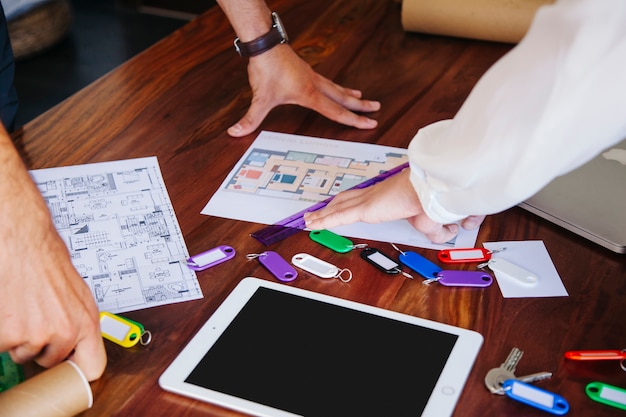 Free Photo real estate desk with keys