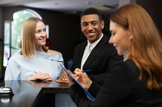 Free photo receptionist in elegant suit at work with customer