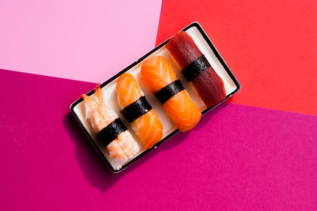 Free photo rectangular plate with sushi