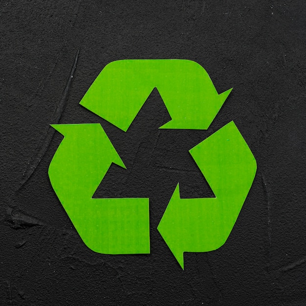 Free photo recycle logo on black plaster background