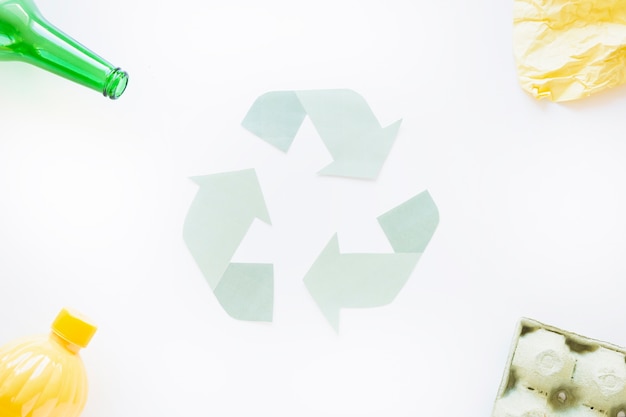 Free photo recycle symbol with trash on corners