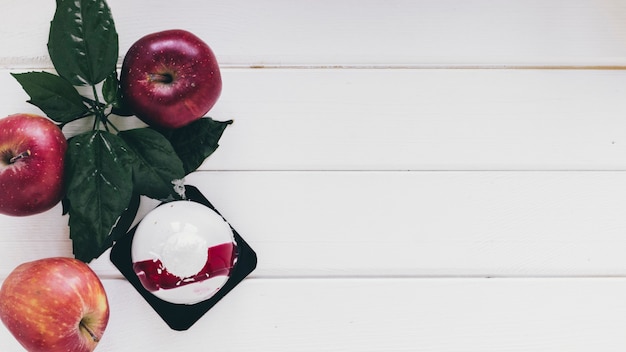 Free Photo red apples and dessert