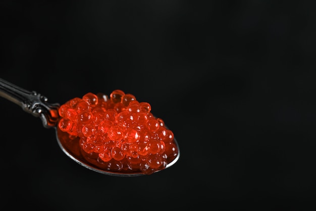 Free photo red caviar in a metallic spoon