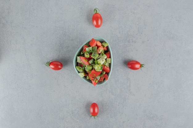 Free photo red cherry tomato and beans salad in a blue cup