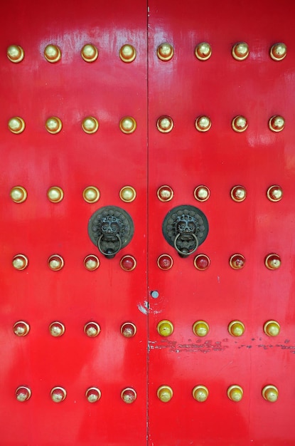 Free Photo red chinese door in hong kong