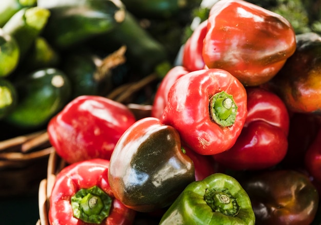 Free photo red and green bellpepper for sale at vegetable market