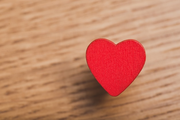 Free photo red heart close up on a wooden table