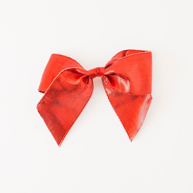 Free photo red satin bow isolated on white background