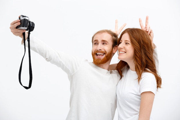 Free photo redhead couple taking selfie