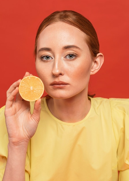 Redhead woman posing with lemons