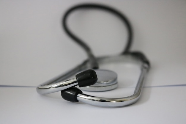 Free photo reflecting stethoscope