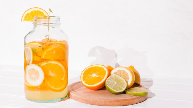 Free photo refreshing citrus drink