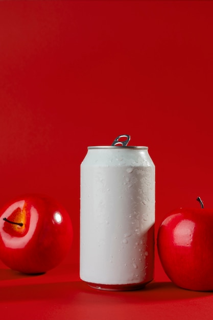 Free photo refreshing drink with apple arrangement