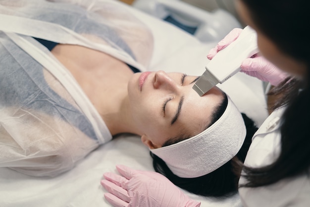 Rejuvenating facial treatment