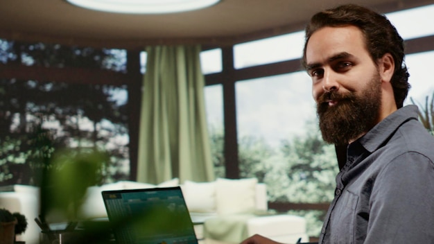 Free Photo relaxed rich man using laptop at luxury vacation home