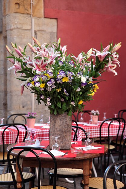 Restaurant scene with flower