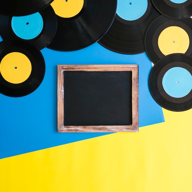 Free Photo retro music concept with slate below vinyls